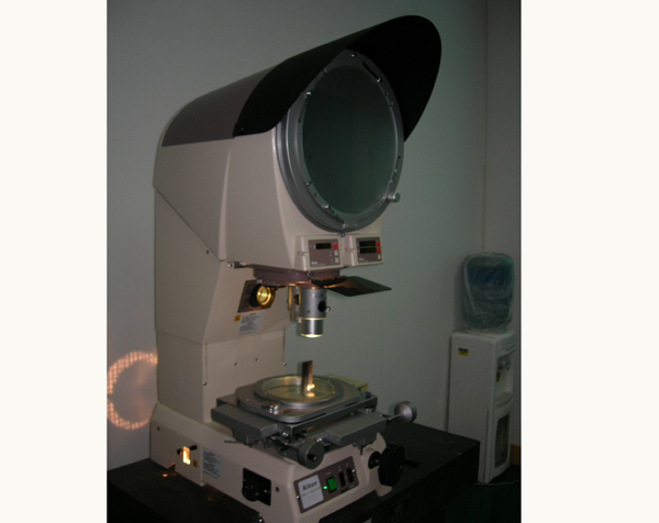 日本尼康精密投影機(jī)